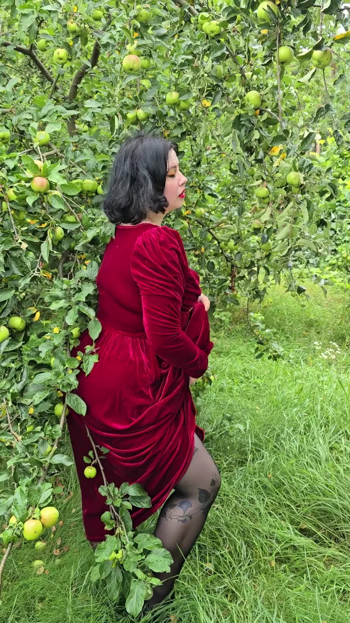 Creator in a red dress filming outdoors in the Wantmi editor